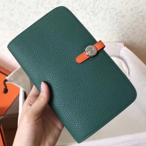 Fake Replica Replica Hermes Bicolor Dogon Duo Wallet In Malachite/Orange Leather HJ01293